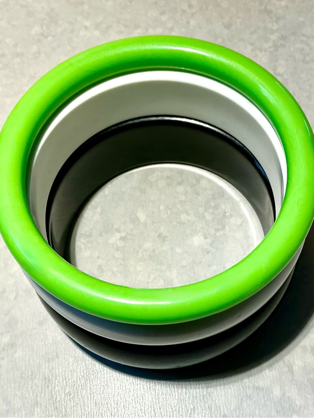 Vintage Stackable Bangles Set of 3 Summertime Lime, White, Black Plastic Bangers - Picture 7 of 11